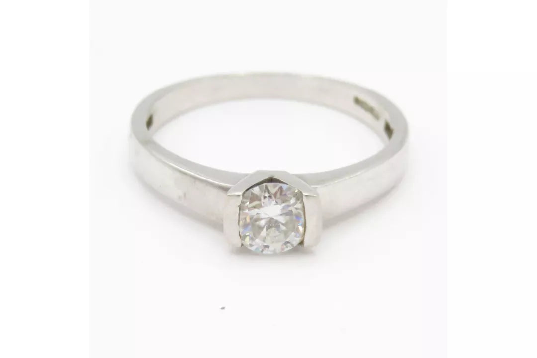 PRELOVED White gold diamond solitaire diamond ring