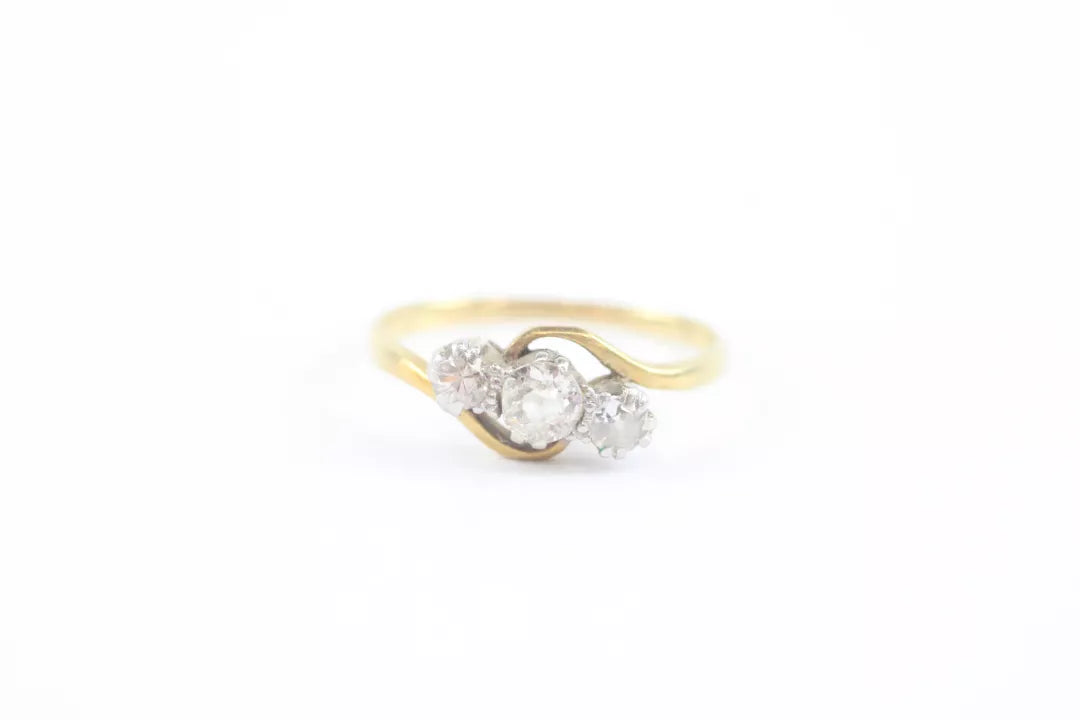 ANTIQUE Gold diamond crossover trilogy ring
